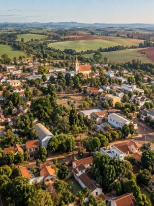 Panorama editorial de Paranacity e sua paisagem no noroeste do Paraná